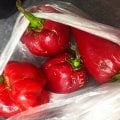Привозят гнилые товары и не возвращают деньги