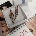 Суперстильные золотые серьги-змейки
